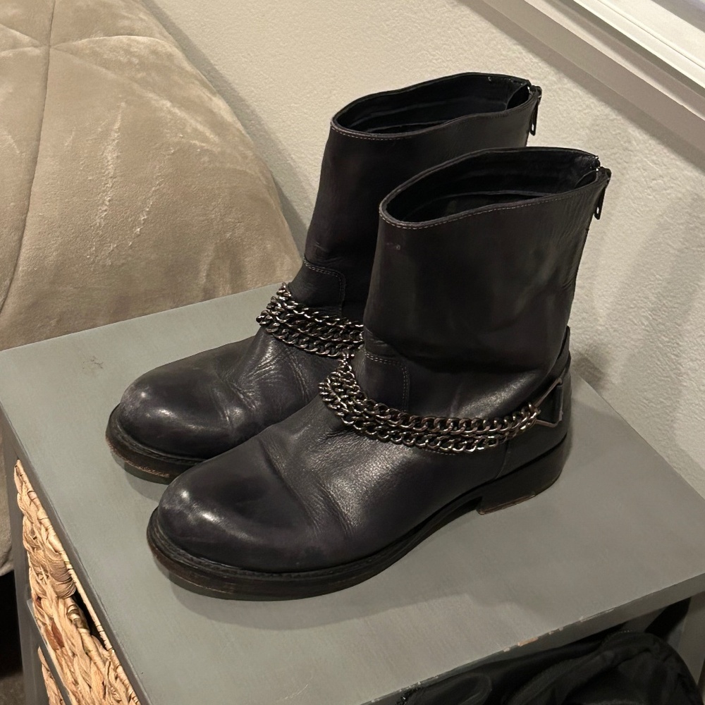 Vintage foundry chain boots